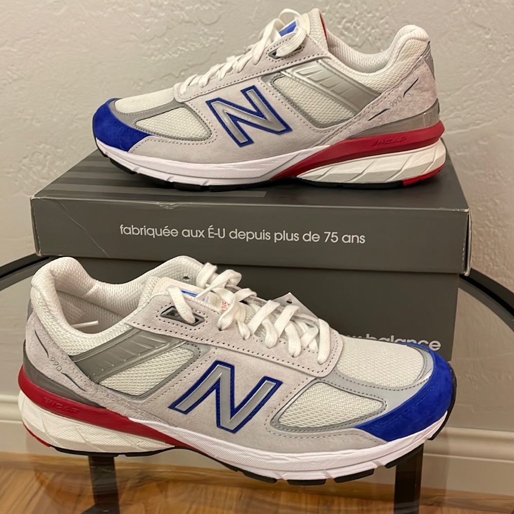 New Balance MiUSA 990v5. M990NB5. Men’s 9. New with tags. Some damage to box.